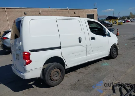 2015 Nissan Nv200 Sv z USA, uszkodzony, nr VIN 3N6CM0KN2FK710011
